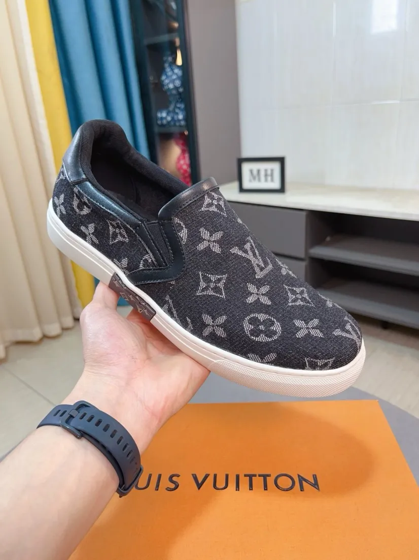Men's shoes💰400🌹🌹[LV]🌹High-end men's shoes brand: Official website 1:1 Latest masterpiece: The upper is made of Italian imported first-layer cowhide with special materials➕Full genuine leather lining🔥, making walking more convenient and comfortable! Exclusive new style, stunning work [color]! Create a fashionable personality to set off your uniqueness! A must-have for trendy men! Classic🔥Number: 38-44